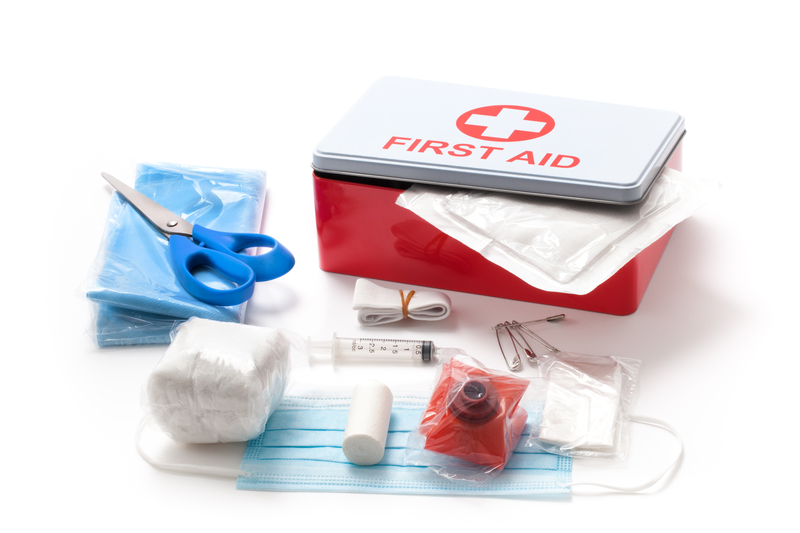 Essential Items Every Car Emergency Kit Should Have